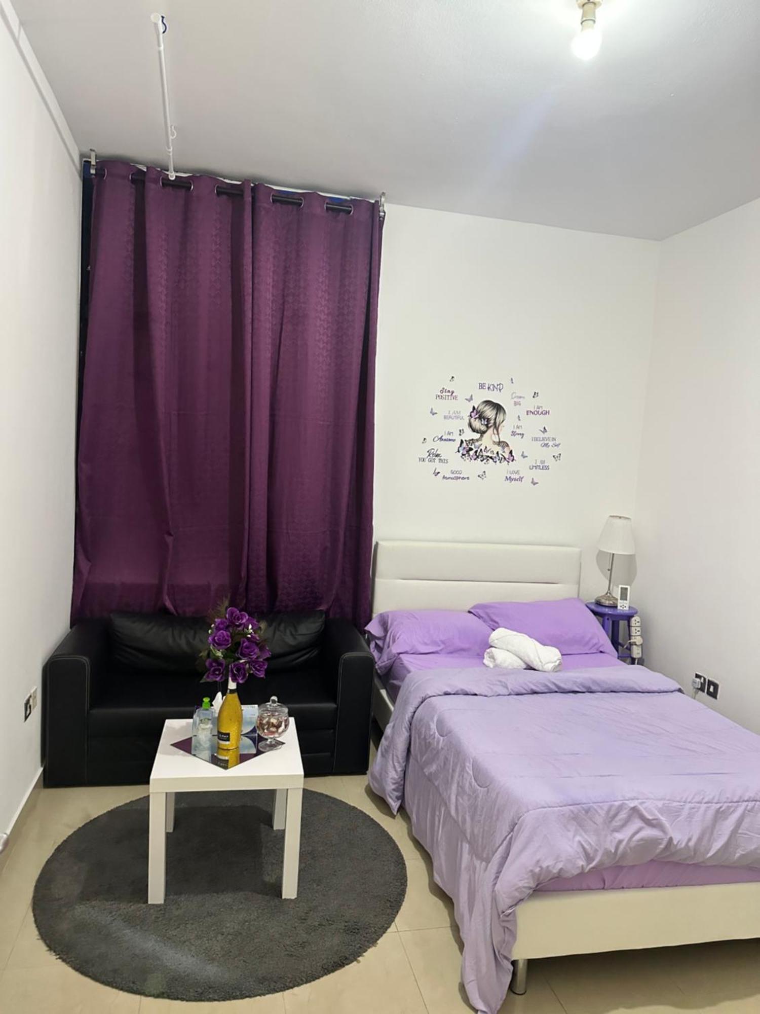 Ferienwohnung The Purple Place Abu Dhabi Exterior foto