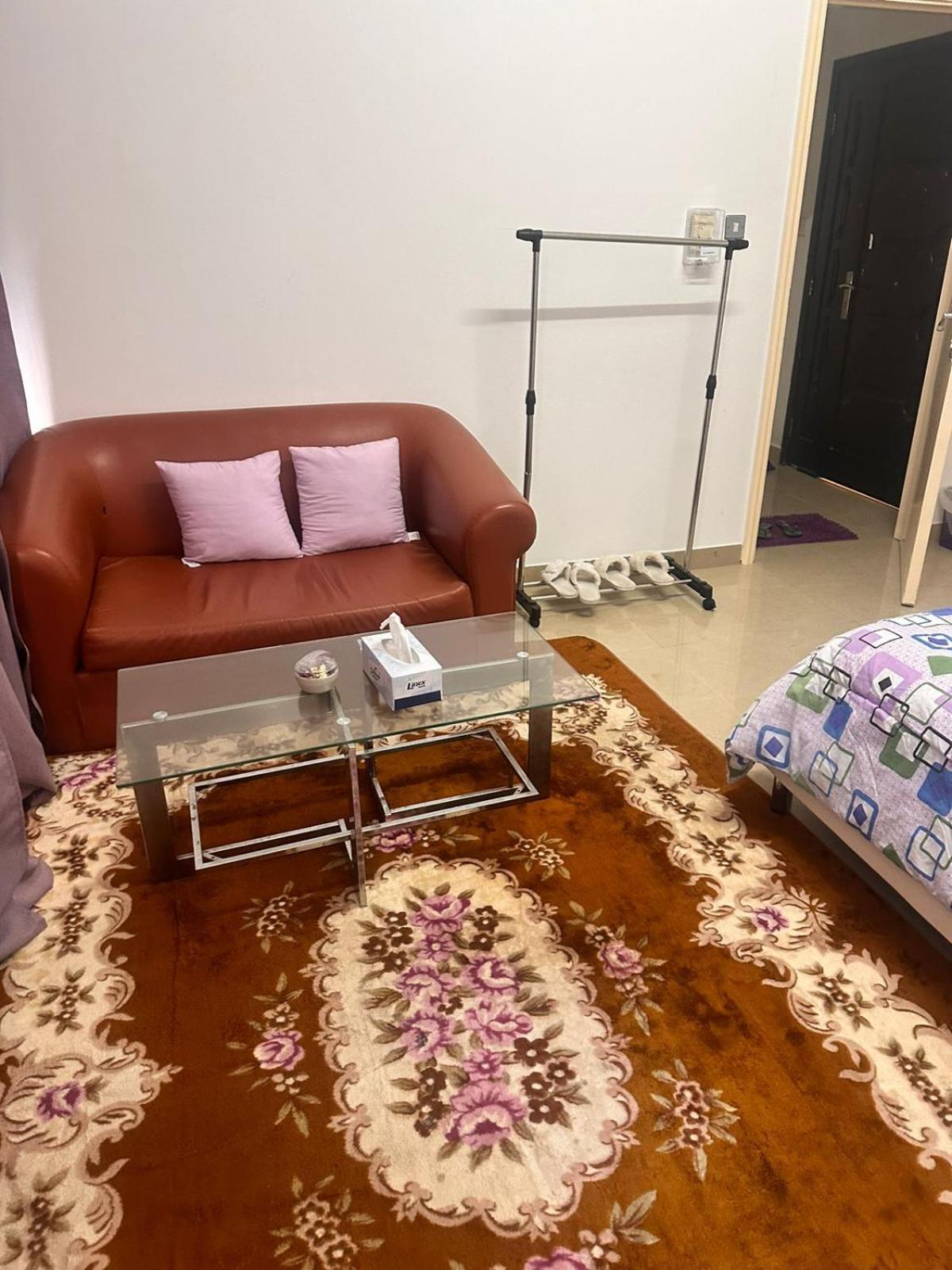 Ferienwohnung The Purple Place Abu Dhabi Exterior foto